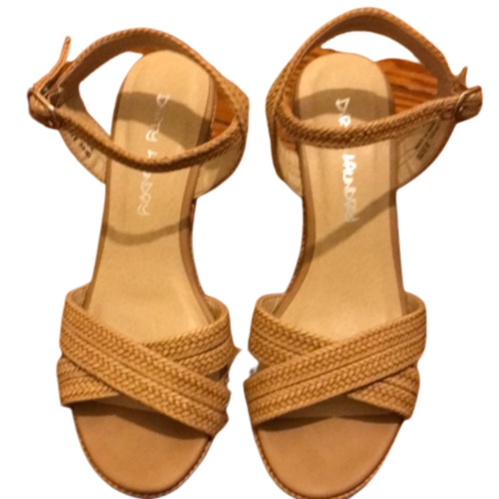 Dirty Laundry tan wedge heel sandals size 8.5 EUC